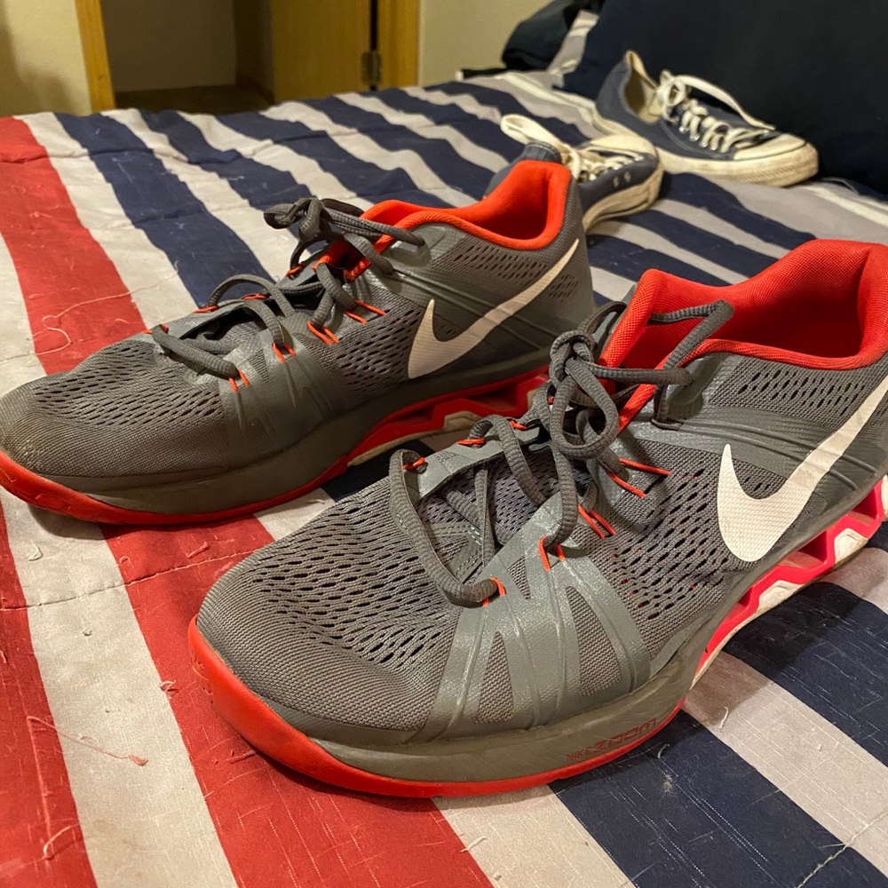 NIKE REAX LIGHTSPEED